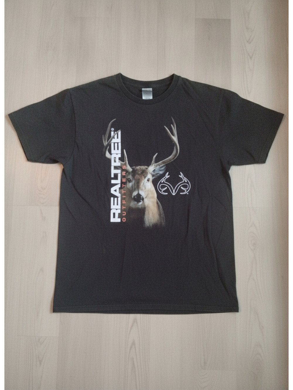 Realtree Outfitters Black T-Shirt with Deer Graphic, Size Medium